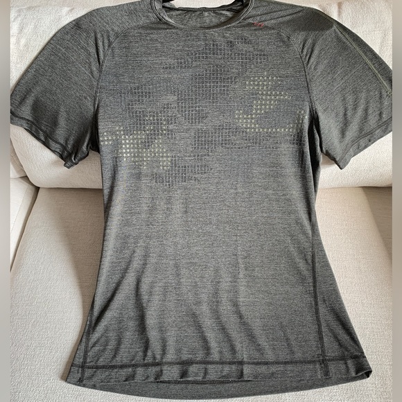 lululemon athletica Tops - Lululemon like new womens/mensT-shirt